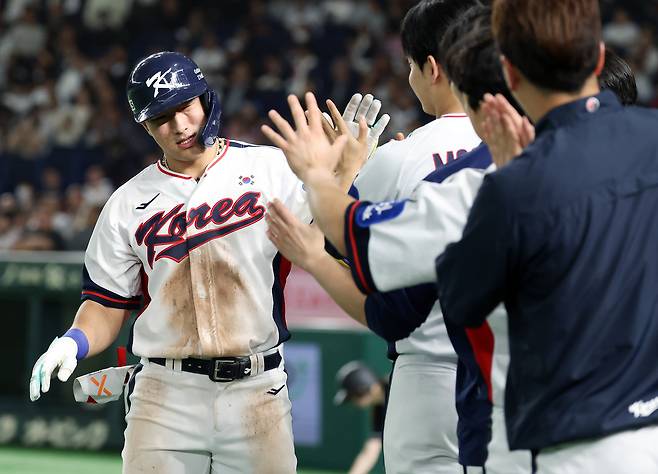 안현민에게 홈런 맞은 日 투수 “피치클록 보다가 타이밍 놓쳤다”···WBC 앞두고 ‘신문물’ 적응 비상 걸린 일본