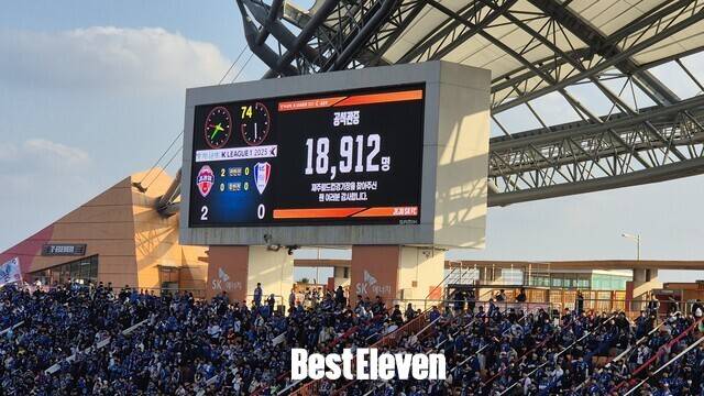 [BE.현장] 수원 원정팬분들 고맙수다예!... 이럴 수가! '17만' 서귀포 인구 10% 넘게 제주-수원전 찾았다