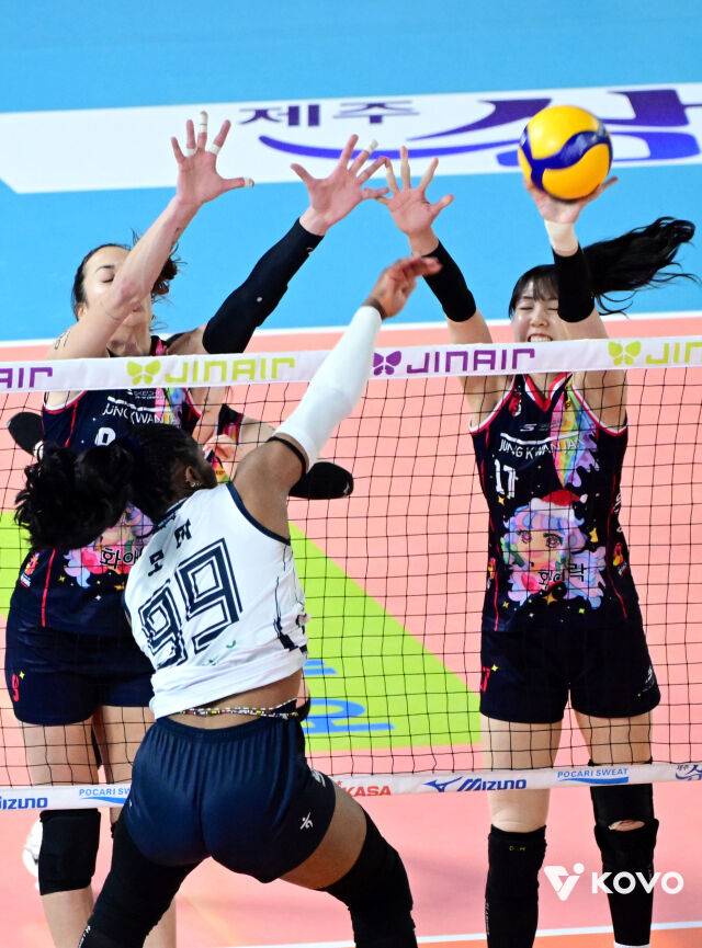 '승승패패승' 1위팀 도로공사 겨우 이겼다, 모마+타나차+강소휘 59점 폭발…꼴찌의 반란 없었다, 정관장 패패패패 어쩌나 [MD대전]