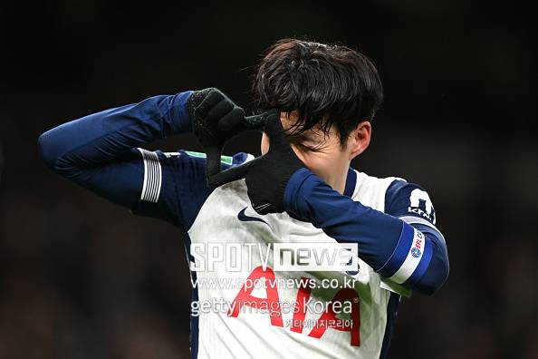 토트넘 ‘오피셜’ 공식발표, 손흥민 “영원히 남는다” 런던 중심에 태극기 펄럭…벽화 완성 중