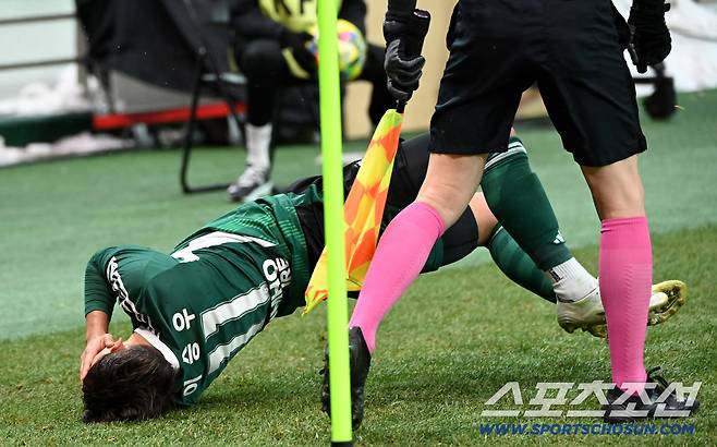 [현장에서]'퇴장·퇴장·퇴장' 축구 아닌 'UFC' 같았던 코리아컵 결승, 이해할 수 없는 행동과 이해할 수 있는 마음