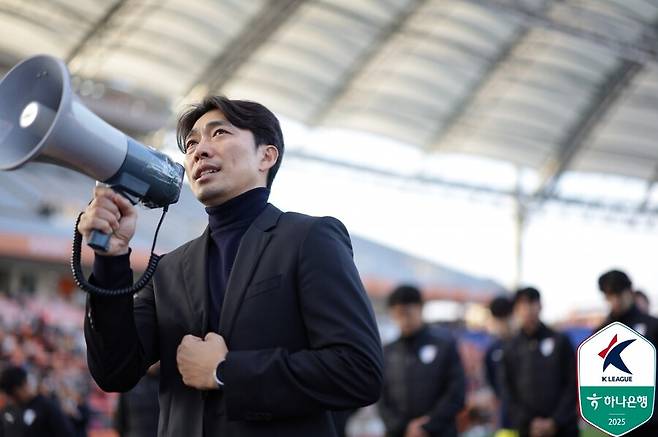 [SPO 현장] 기자회견 도중 '48초의 정적'...결국 눈물까지 흘렸다 변성환 감독