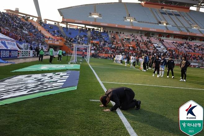 [SPO 현장] 기자회견 도중 '48초의 정적'...결국 눈물까지 흘렸다 변성환 감독