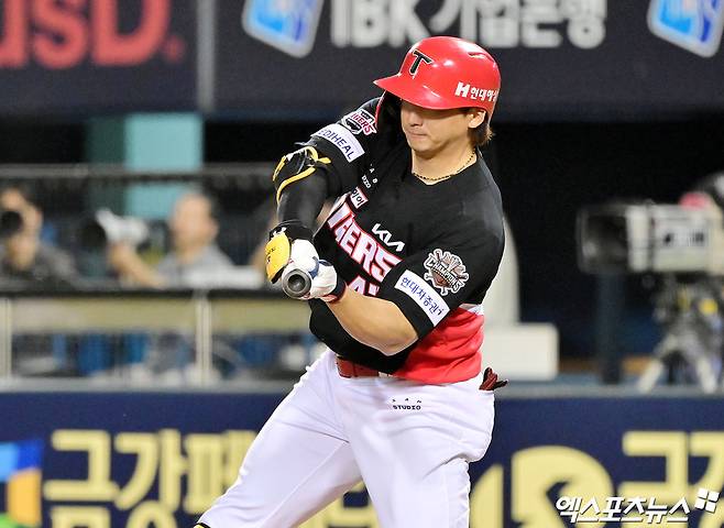 '최형우 우산' 사라졌다! 150억 캡틴, 'DH 관리' 반등 절실→'10홈런 뚝' 에이징 커브 우려 씻을까