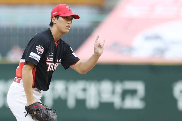 “내년 뚜껑 열리고 한번 해봐야…KIA 강하다고 생각해야 강팀이 된다” 최형우·박찬호 떠났지만 150km 파이어볼러는 희망을 말했다