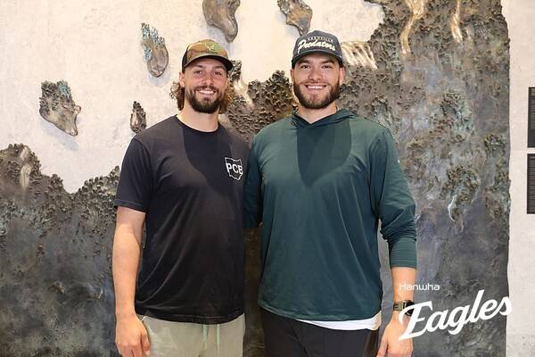 이게 무슨 일이야? 100억 썼는데...순식간에 '-33승', 외인 듀오로 우승 노렸던 한화, '역대급 투수' 폰세·와이스 공백 메울 수 있나?