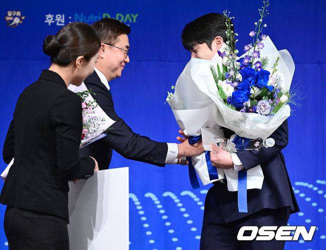 “사장-단장님 다시 부탁드리겠다, (강)민호 형 좀…” 원태인 입이 마르도록 외쳤다, '민호 형' 잔류 오매불망 기다린다