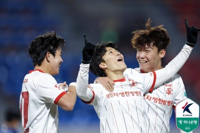 수원FC, 강등 확정…‘창단 18년 만에 승격’ 부천이 써내린 새 역사, 승강 PO 합계 4-2 압도적 차이 [MK수원]