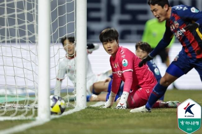 수원FC, 강등 확정…‘창단 18년 만에 승격’ 부천이 써내린 새 역사, 승강 PO 합계 4-2 압도적 차이 [MK수원]