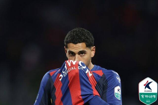 창단 18년 만에 첫 '승격' 새역사...'1골 1도움' 바사니 미친 활약, 부천FC가 1부로 간다!→수원FC에 승강 PO 합계 4-2 승리 [MD현장]