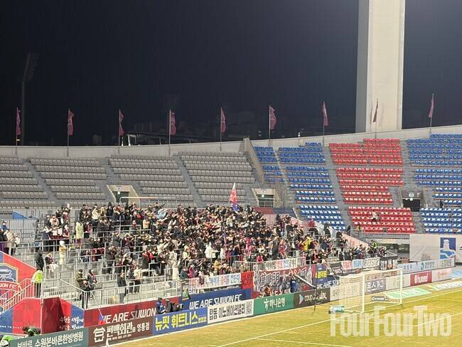 [kpo.live] '6년 만의 강등' 수원FC 주장 이용 4,180명 관중 앞에서 작심발언,