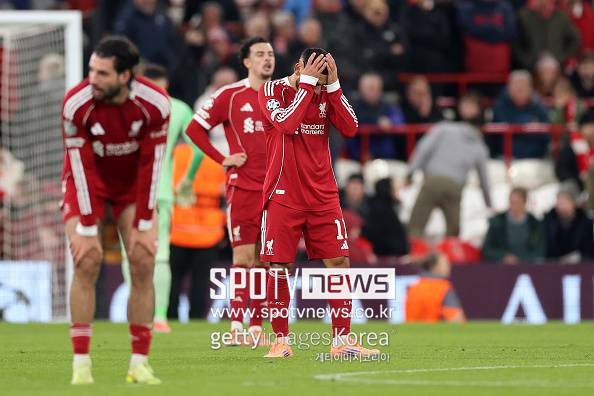“손흥민 대체 영국에서 어떤 싸움을 한 걸까”…핵폭탄 살라, 英 매체 싸잡아 저격 “케인은 못해도 괜찮고 난 벤치로 몰아내→팀이 날 보호하지 않아”