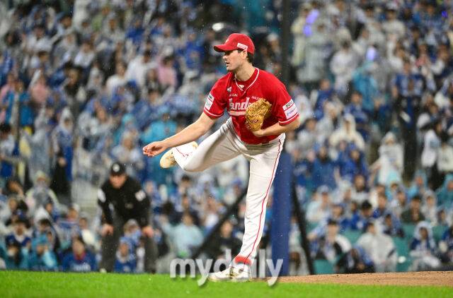 '미쳤다' 韓 역수출 이 선수 실화인가, 3080억 투수+18승 좌완 압도했다니…