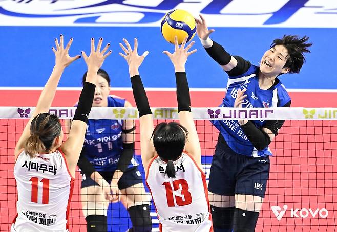 여자배구 기업은행, 계약 해지 이소영 '자유신분선수'로 공시