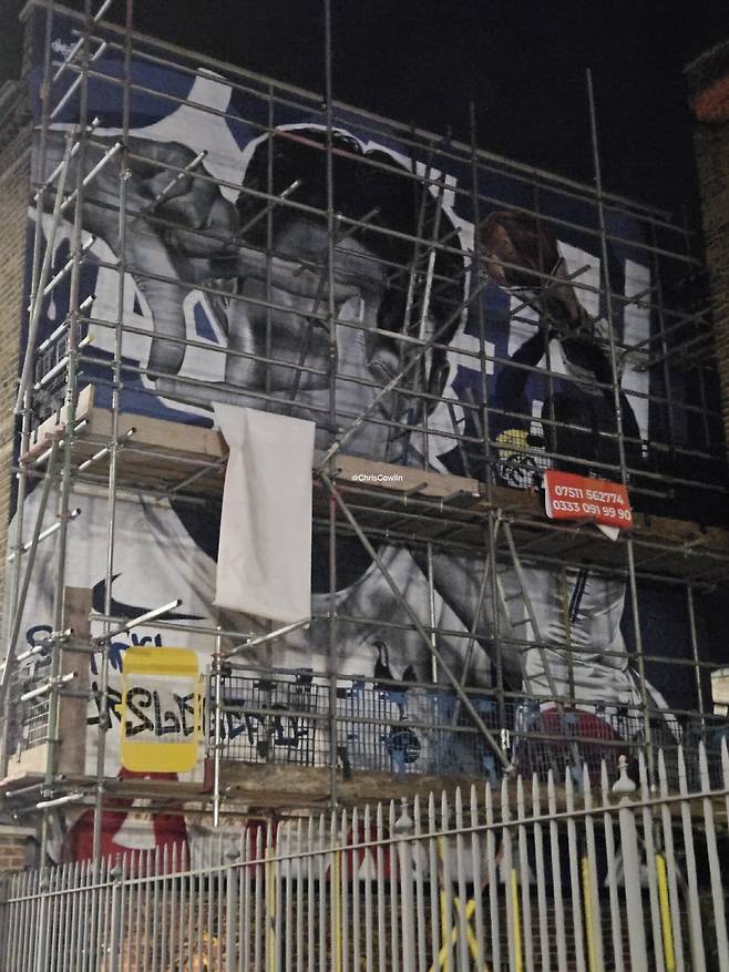 미쳤다, 아름답다, 환상적...손흥민 벽화 유출 '태극기+트로피+찰칵 세리머니' 환상 3중주