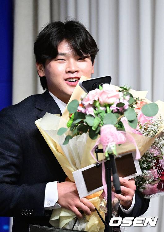 ‘이런 인간승리 봤나’ 고깃집 알바→롯데 입단→독립리그 신화 우뚝, “1년 전 찬형아, 고생했다”