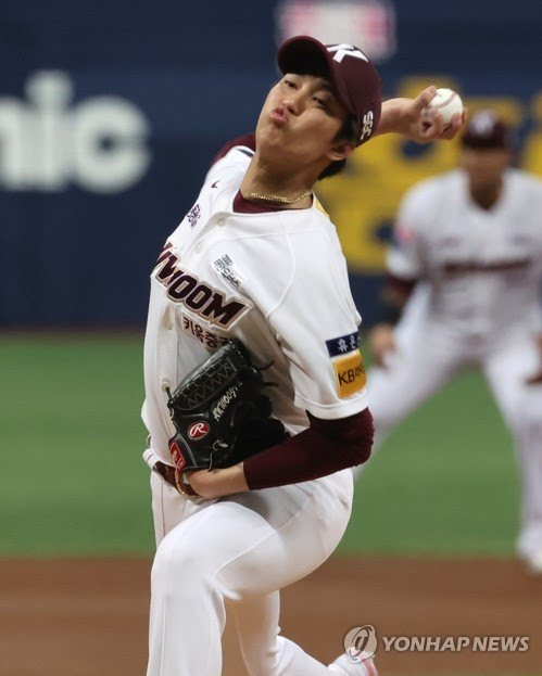 '안우진, 넌 얼마면 되겠니?' '역대급' 경쟁 붙으면 키움은 못 잡아...2027시즌 후 MLB 보내 포스팅비 챙길 것