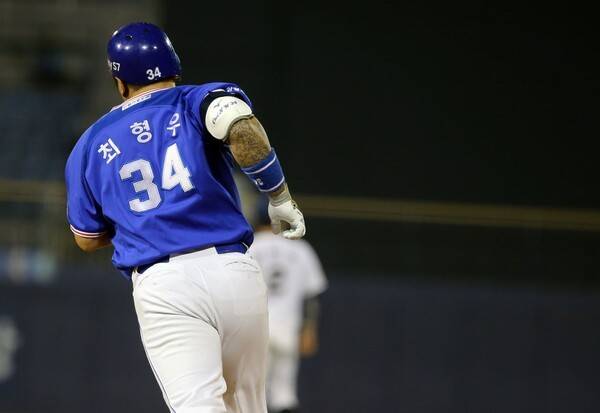 최형우 영입으로 '지명타자 한 자리' 내려놓은 삼성...'리스크'는 없을까?