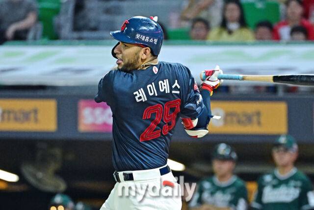 박종훈→이순철→김동수→염종석→박재홍→이병규→류현진→서건창→?…괴물 타자, 역대 9번째 신화에 도전장