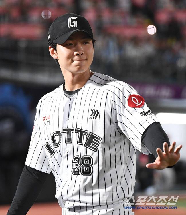 '160-156-155㎞' 김태형 웃게할 3인방, 한화 강속구 트리오처럼? '자체 육성' 롯데의 미래가 달렸다 [SC포커스)