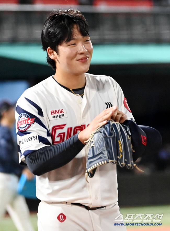 '160-156-155㎞' 김태형 웃게할 3인방, 한화 강속구 트리오처럼? '자체 육성' 롯데의 미래가 달렸다 [SC포커스)