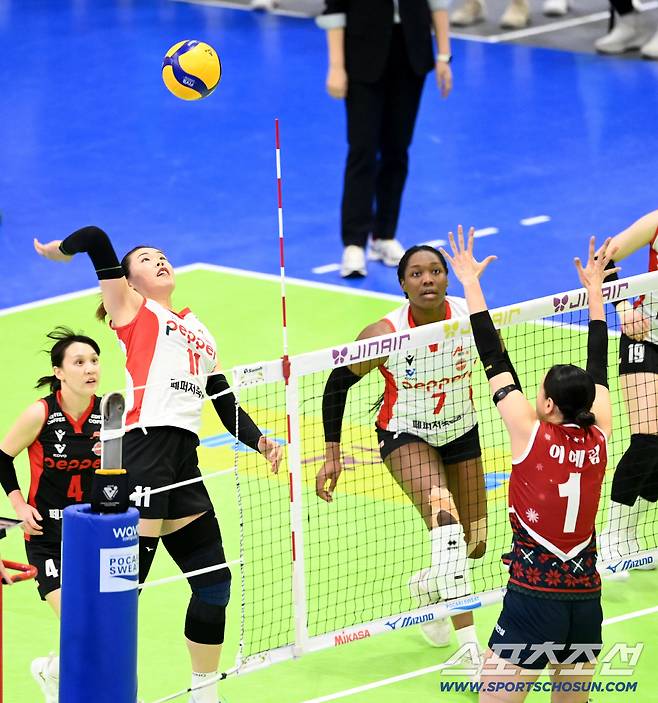 충격의 5연패.. 장소연 페퍼저축은행 감독