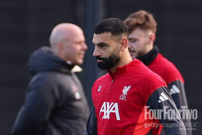 “수비 안 하는 너 때문에 오른쪽 풀백들이 8년 내내 버스 밑이었을걸?”… 살라 향한 캐러거의 직격탄