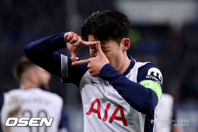 이 '역대급 장면' 런던 한복판에 '대형 벽화'로 부활...21세기를 대표하는 이름