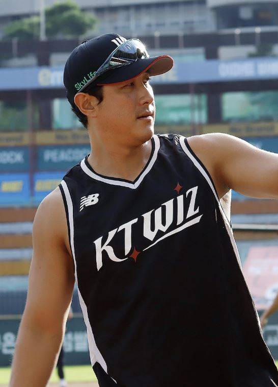 프로야구 FA '절친' 강민호와 손아섭·황재균, 비슷하지만 다른 처지