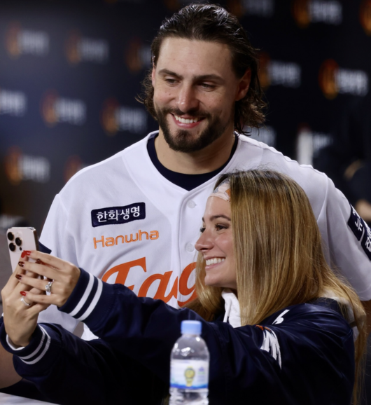 한화에 얼마나 정 들었으면…‘ML행’ 외인 아내, 눈물의 작별인사 “한국이 우리 부부를 바꿨다, 잠시의 이별이길”