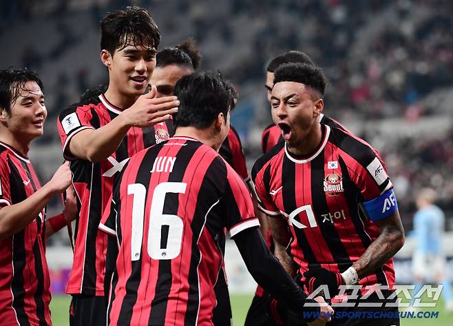 [현장에서]'울보' 린가드, 고별전서 결국 참지 못하고 '눈물 뚝뚝'…한국말로