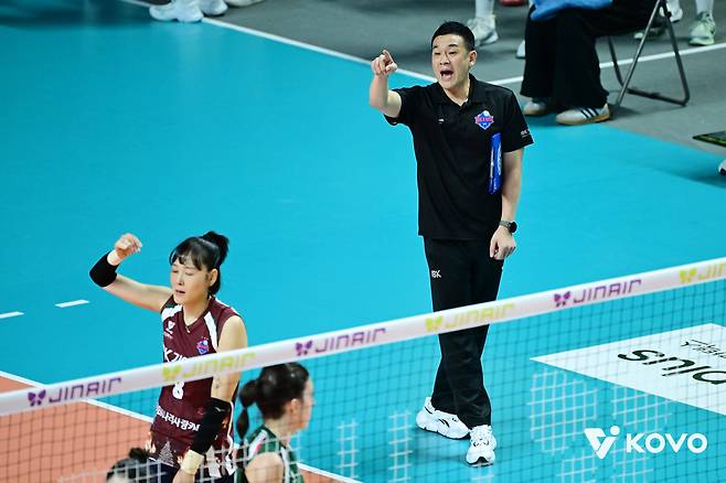 여오현 감독대행의 절묘한 포지션 변화, 박은서의 주전 세터 도약, 임명옥의 여전한 코트지배력까지…IBK기업은행의 연승은 우연이 아니다 [장충 현장 리뷰]