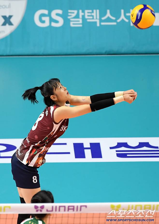 '이럴수가' 쿠바 괴물 범실로 자멸했다, 충격적 완패…