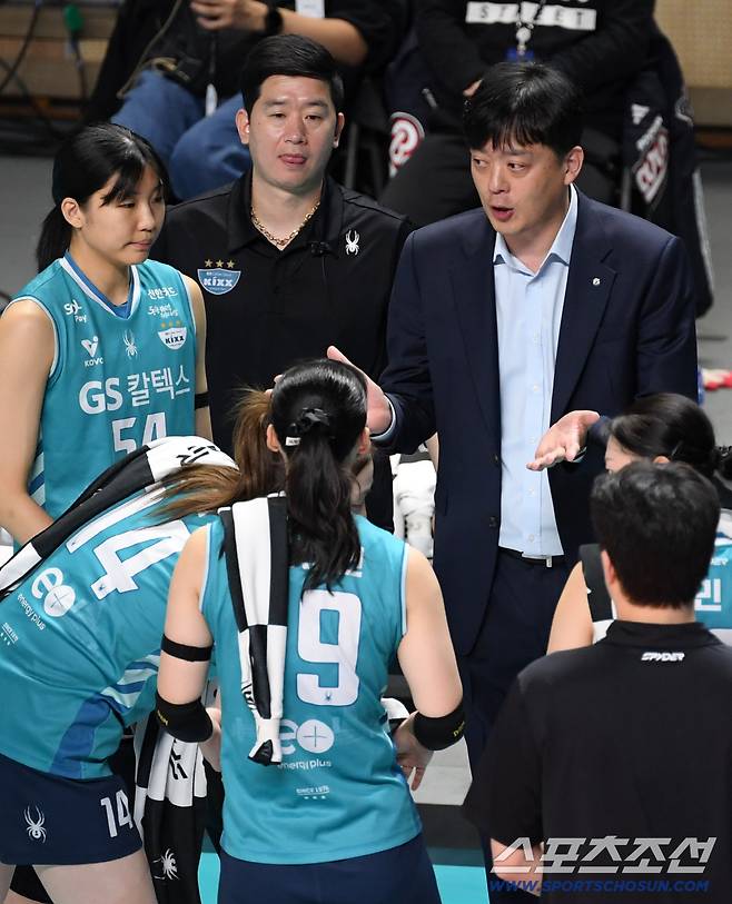 '이럴수가' 쿠바 괴물 범실로 자멸했다, 충격적 완패…