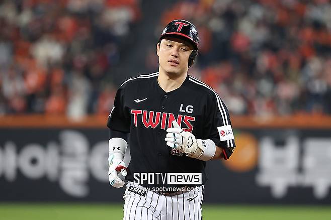 '갑자기' 홍창기 다년계약 언급한 차명석 단장…11월까진 협상 없었다는데, 이제 급진전?