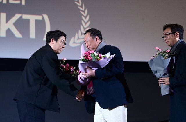 KT 김현수, 이강철 감독과 데면데면했던 이유 알고보니... [유진형의 현장 1mm]