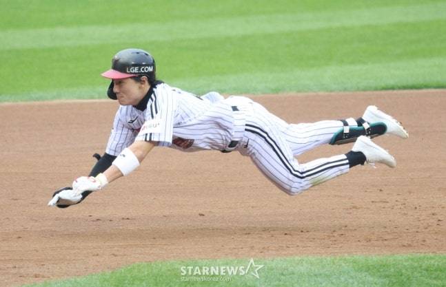 3년 전 '펑펑 울던' 26세 두 아이 아빠, LG 역사 바꿨다... 단장은 아직도 뭉클