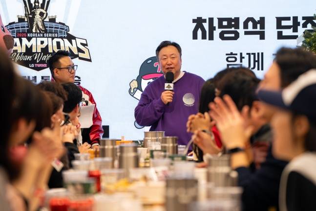 3년 전 '펑펑 울던' 26세 두 아이 아빠, LG 역사 바꿨다... 단장은 아직도 뭉클