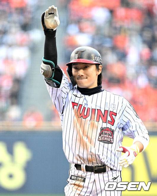 “트레이드 시켜주세요” 3년 전 눈물 펑펑 2군 선수, 리그 최고 2루수 되다…차명석 단장 “그렇게 절박한 눈빛 처음 봤다”