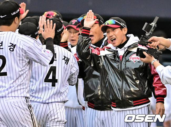 “트레이드 시켜주세요” 3년 전 눈물 펑펑 2군 선수, 리그 최고 2루수 되다…차명석 단장 “그렇게 절박한 눈빛 처음 봤다”