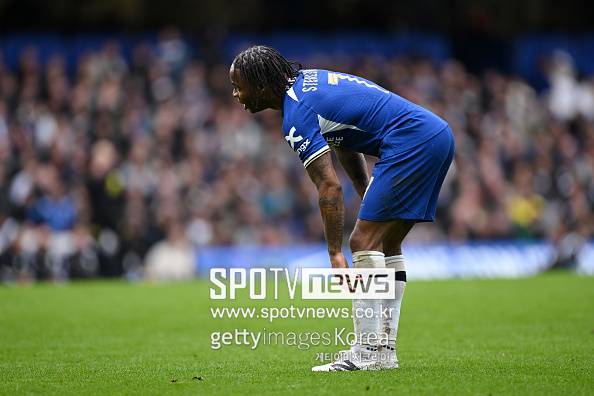 '손흥민보다 2살 어린데' 살라보다 더 심각하다 '투명인간 취급'...생일날 축하 게시글조차 없었다