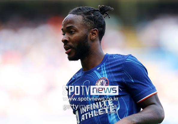 '손흥민보다 2살 어린데' 살라보다 더 심각하다 '투명인간 취급'...생일날 축하 게시글조차 없었다