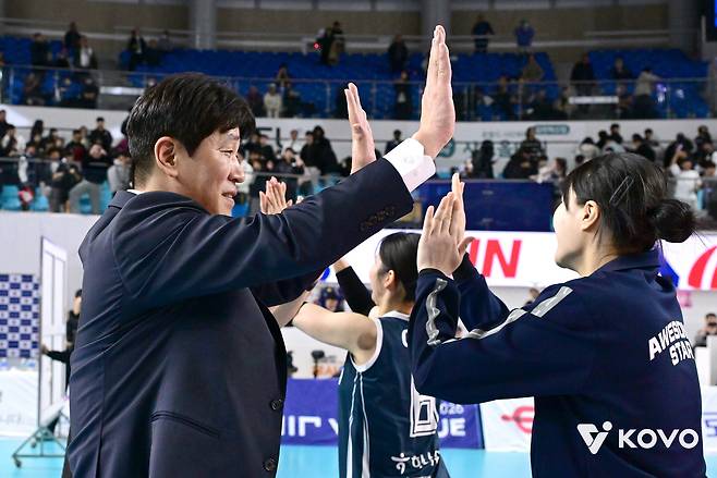 여자배구 선두 도로공사 사령탑 김종민, 여자부 감독 최다승 도전