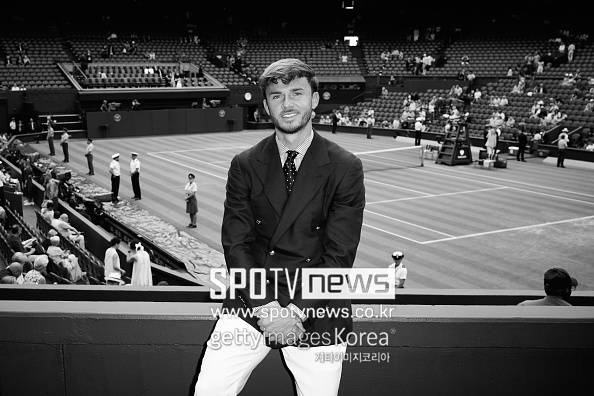 이 정도면 손흥민과 사귀는 수준, 사실상 오피스 와이프...손흥민 고별전에서 쓰러진 매디슨, SON 복귀에 눈 돌아갔다