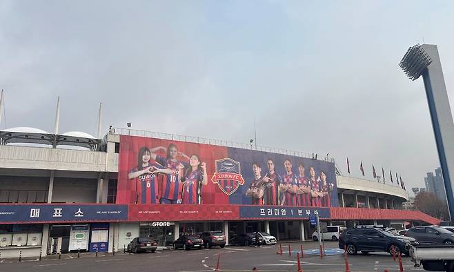 수원FC K리그2 강등 후폭풍… 김은중 감독 내년에도 볼 수 있나?