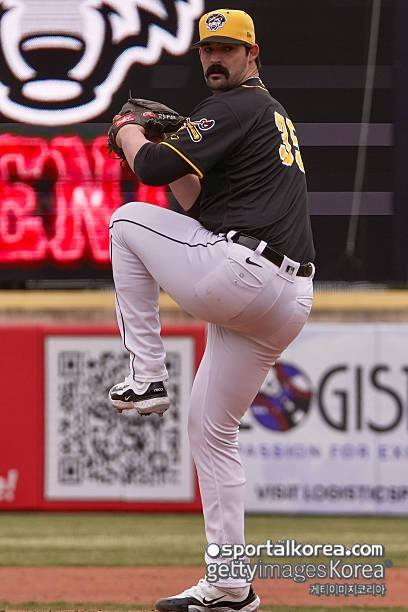 '203cm-136kg' 야구선수 맞아? 고우석 전 동료, MLB 역대 3호 진기록 수립 눈앞…전체 1순위로 지명