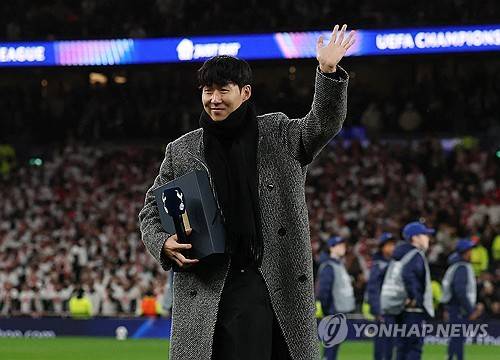 '손흥민 효과' 없었다, 무려 1만5000석 '텅텅' 비다니…토트넘 얼마나 못 하길래→SON 방문에도 관중석 썰렁+흥행 참패