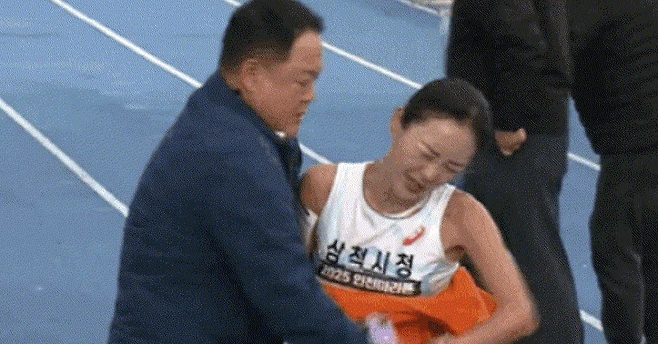 '女 마라토너와 신체접촉 문제 없다?'…그런데 김완기 감독 자격정지 1년 6개월 왜?