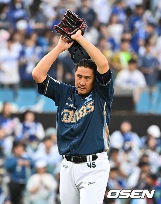 ERA 10점대+내년 37살인데, 왜 3억이나 들여 영입했나…신임 감독 믿음 “선발 NO, 불펜서 큰 힘이 될 것”