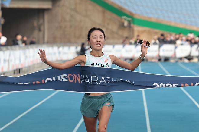 女 선수 향한 '과도한 신체 접촉 논란'→